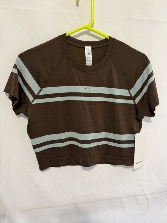 lululemon athletica Tops - NWT Lululemon Swiftly Brown Crop Tee with Light Blue Stripes Size 10